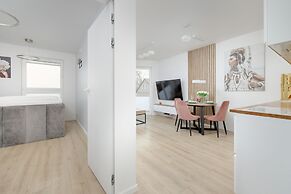 Stylish Apartment With Garage by Renters