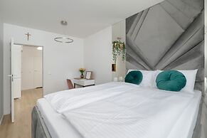 Stylish Apartment With Garage by Renters