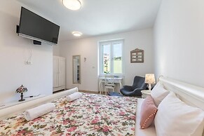 Apartments and Room Poesia