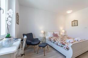 Apartments and Room Poesia