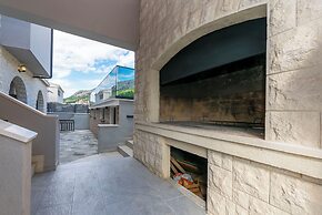 Apartments Villa Milas With Pool