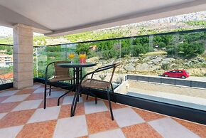 Apartments Villa Milas With Pool