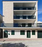 Apartments Villa Milas With Pool