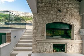 Apartments Villa Milas With Pool