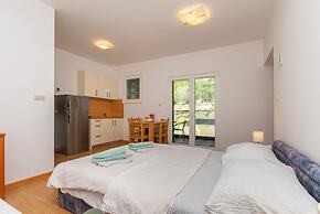 Apartments Villa Milas With Pool