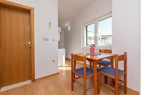 Apartments Villa Milas With Pool