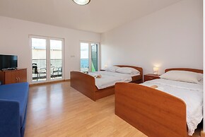 Apartments Villa Milas With Pool