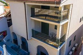 Apartments Villa Milas With Pool