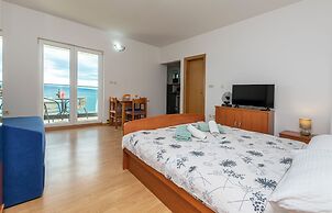 Apartments Villa Milas With Pool