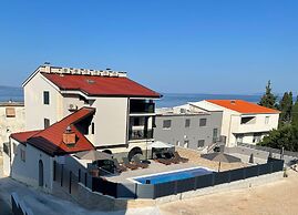 Apartments Villa Milas With Pool