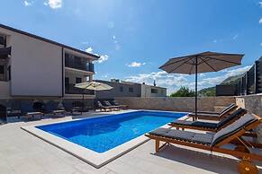 Apartments Villa Milas With Pool