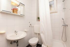 Apartments Villa Milas With Pool