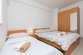 Apartments Villa Milas With Pool