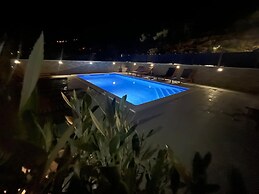 Apartments Villa Milas With Pool