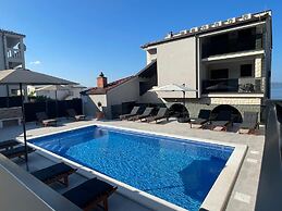 Apartments Villa Milas With Pool