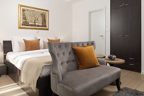 Apartments Studios 81