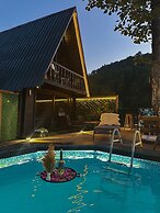 Dora Suit Bungalov