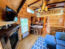 B2 NEW Awesome Tiny Home With A C Mountain Views Minutes to Skiing Hik