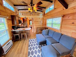 B2 NEW Awesome Tiny Home With A C Mountain Views Minutes to Skiing Hik