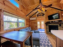 B2 NEW Awesome Tiny Home With A C Mountain Views Minutes to Skiing Hik