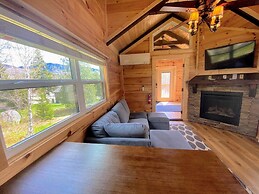 B2 NEW Awesome Tiny Home With A C Mountain Views Minutes to Skiing Hik