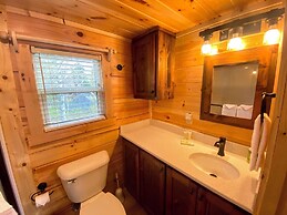 B2 NEW Awesome Tiny Home With A C Mountain Views Minutes to Skiing Hik