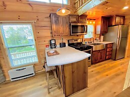 B2 NEW Awesome Tiny Home With A C Mountain Views Minutes to Skiing Hik
