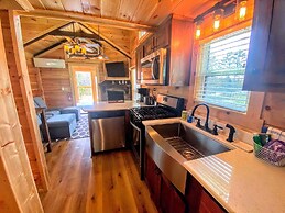B2 NEW Awesome Tiny Home With A C Mountain Views Minutes to Skiing Hik