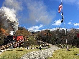 B2 NEW Awesome Tiny Home With A C Mountain Views Minutes to Skiing Hik