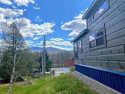 B2 NEW Awesome Tiny Home With A C Mountain Views Minutes to Skiing Hik