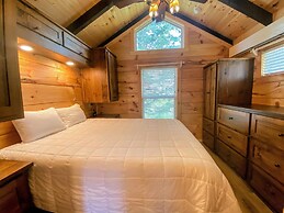 B2 NEW Awesome Tiny Home With A C Mountain Views Minutes to Skiing Hik