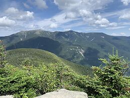 B3 NEW Awesome Tiny Home With A C Mountain Views Minutes to Skiing Hik