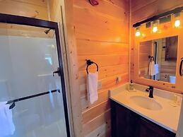 B3 NEW Awesome Tiny Home With A C Mountain Views Minutes to Skiing Hik