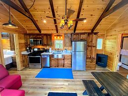 B3 NEW Awesome Tiny Home With A C Mountain Views Minutes to Skiing Hik