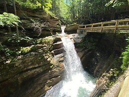 B3 NEW Awesome Tiny Home With A C Mountain Views Minutes to Skiing Hik