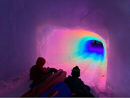 B3 NEW Awesome Tiny Home With A C Mountain Views Minutes to Skiing Hik