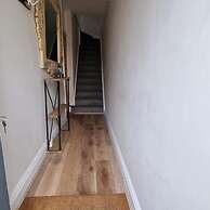 Inviting 2-bed Character House Stamford