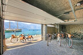 Villa Schlosser Lake Front & Private Pool