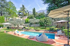 Villa Schlosser Lake Front & Private Pool