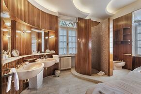 Villa Schlosser Lake Front & Private Pool