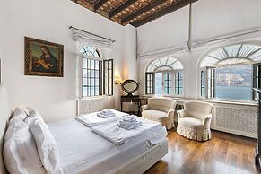 Villa Schlosser Lake Front & Private Pool