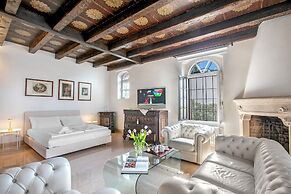 Villa Schlosser Lake Front & Private Pool