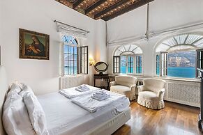 Villa Schlosser Lake Front & Private Pool
