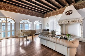 Villa Schlosser Lake Front & Private Pool