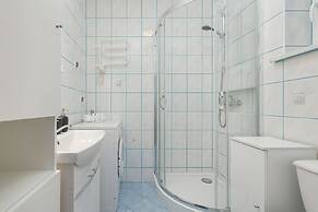 Beautiful House With Garden by Renters