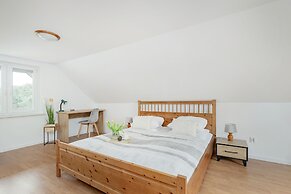 Beautiful House With Garden by Renters