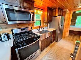 B11 NEW Awesome Tiny Home With A C Mountain Views Minutes to Skiing Hi