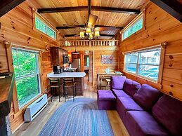 B11 NEW Awesome Tiny Home With A C Mountain Views Minutes to Skiing Hi