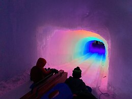 B11 NEW Awesome Tiny Home With A C Mountain Views Minutes to Skiing Hi