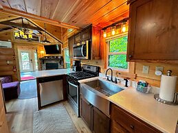 B11 NEW Awesome Tiny Home With A C Mountain Views Minutes to Skiing Hi